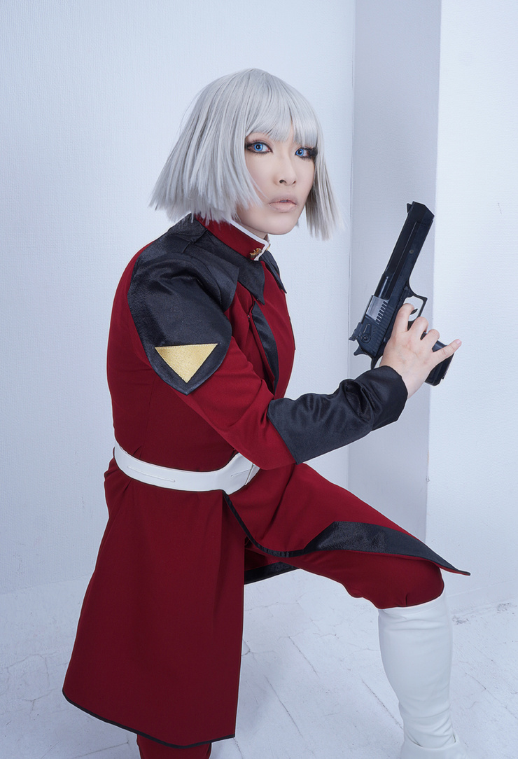 サイン入り ガンダムSEED イザーク 等身大ポスター 赤服ver. サイン入り ガンダムSEED イザーク 等身大ポスター 赤服ver