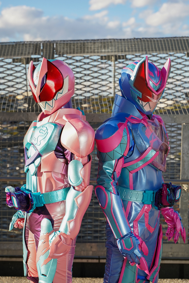コスプレ用仮面ライダーリバイ　ジャンク品 Amazon.co.jp: [ワイジェヤ] 仮面ライダー 555 コスプレ衣装全