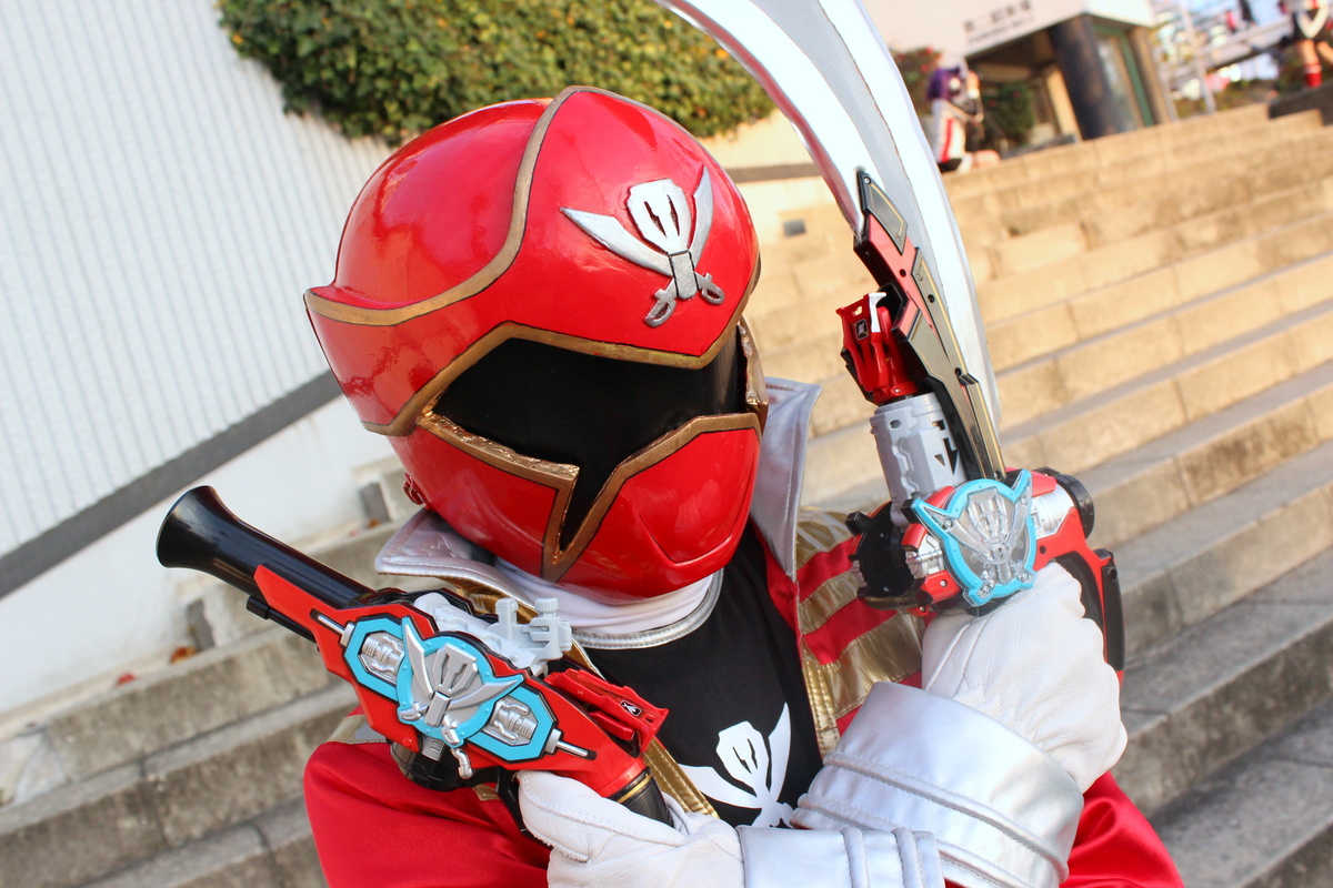✔コスプレ用 海賊戦隊ゴーカイジャー　ゴーカイレッド　ドレスシャツ　ホワイト 海賊戦隊ゴーカイジャー ゴーカイレッド - コスプレイヤーズ