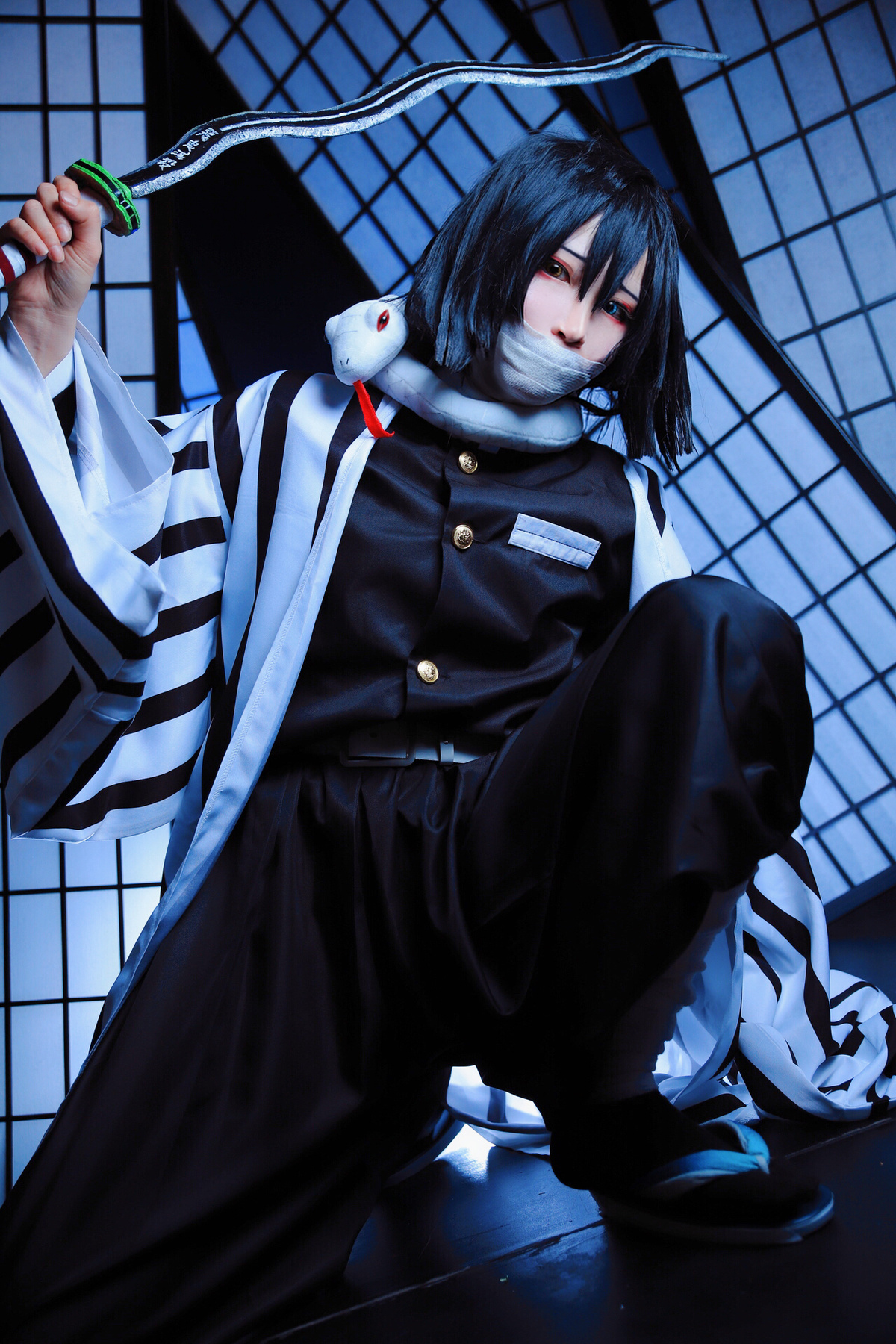 【鏑丸付き＊コストモ製】鬼滅の刃 伊黒小芭内 コスプレ 衣装 ぬい A-1044 鬼滅の刃 伊黒小芭内 コスプレ 衣装 鏑丸