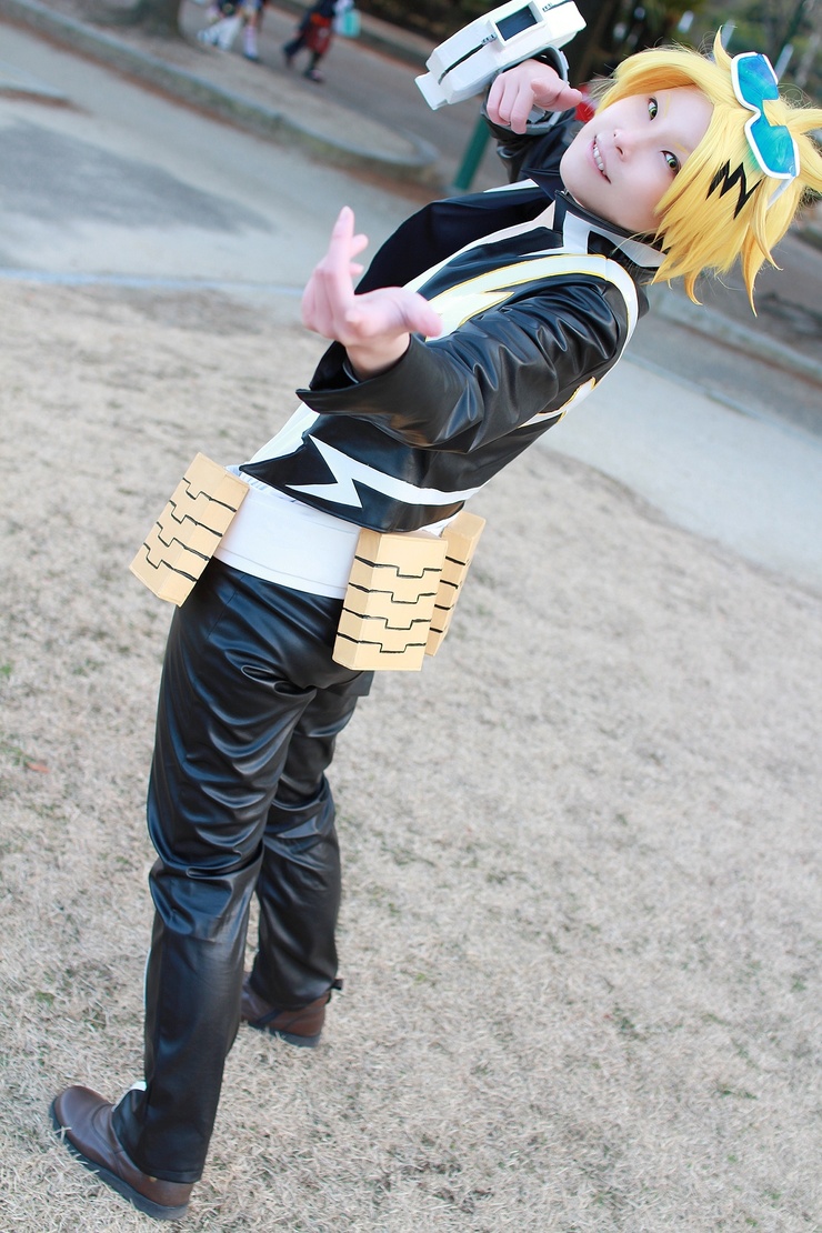 上鳴電気 ヒーロースーツ コスプレ衣装 ウィッグ付き Amazon.co.jp: 僕